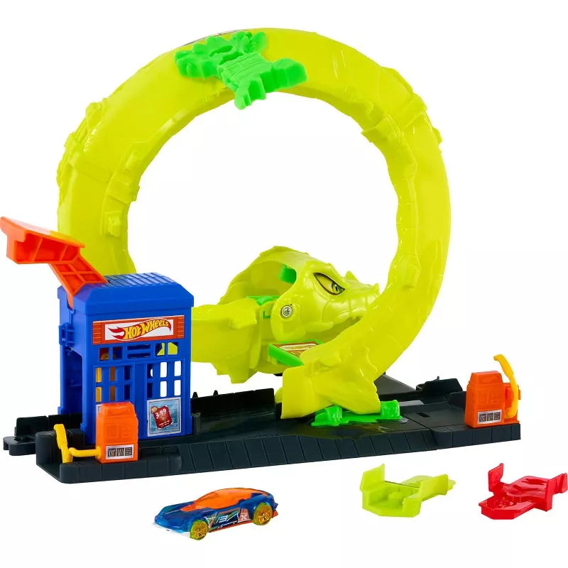 Hot Wheels Toy Car Track Set, Snake Gas Station Playset with 1:64 Scale Die-Cast Vehicle