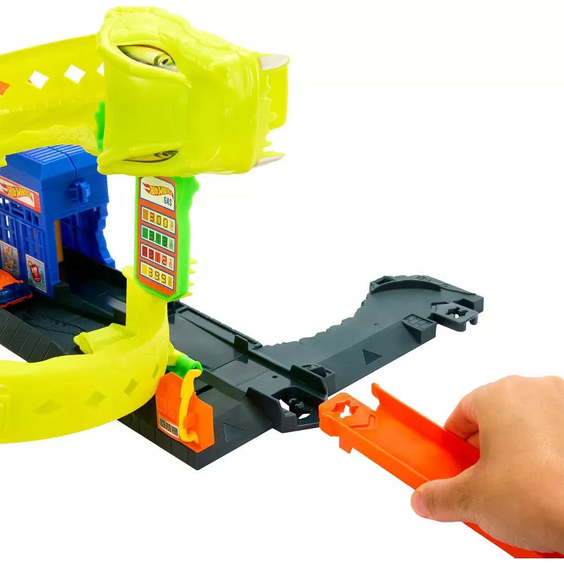 Hot Wheels Toy Car Track Set, Snake Gas Station Playset with 1:64 Scale Die-Cast Vehicle thumbnail