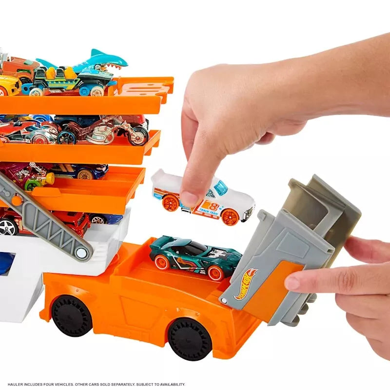 Hot Wheels City Mega Hauler With 4 Cars HXM93 thumbnail