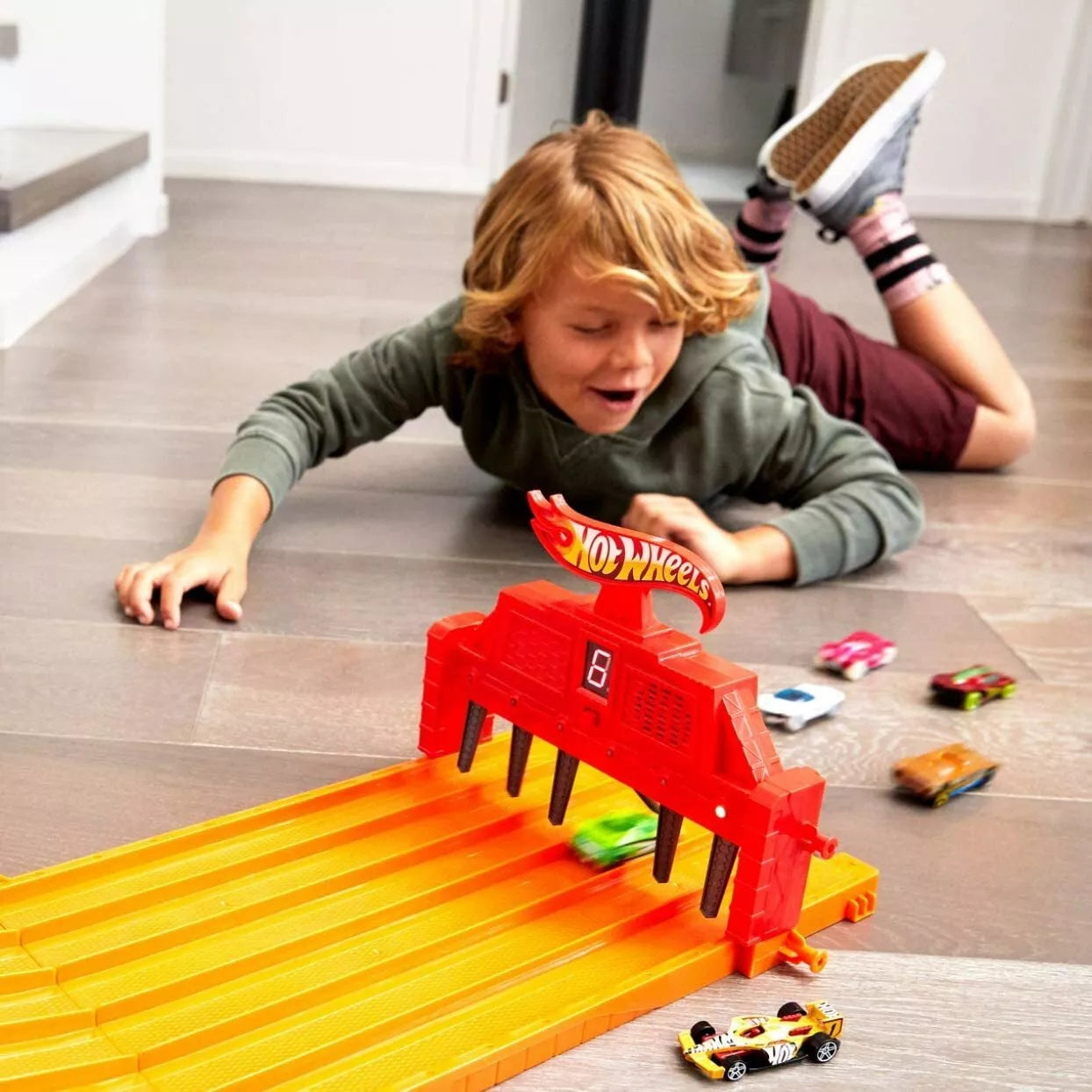 Hot wheels Super 6 Lane Racing Set V1983 thumbnail