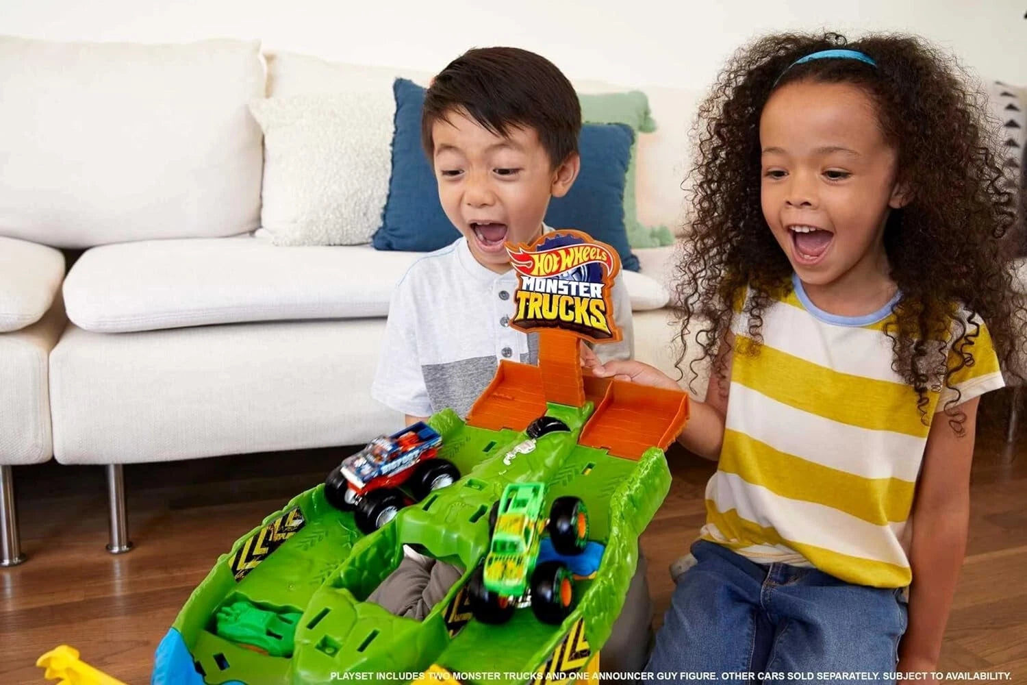 Hot Wheels Monster Trucks Wreckin' Raceway with 2 Toy Trucks HJG32 thumbnail