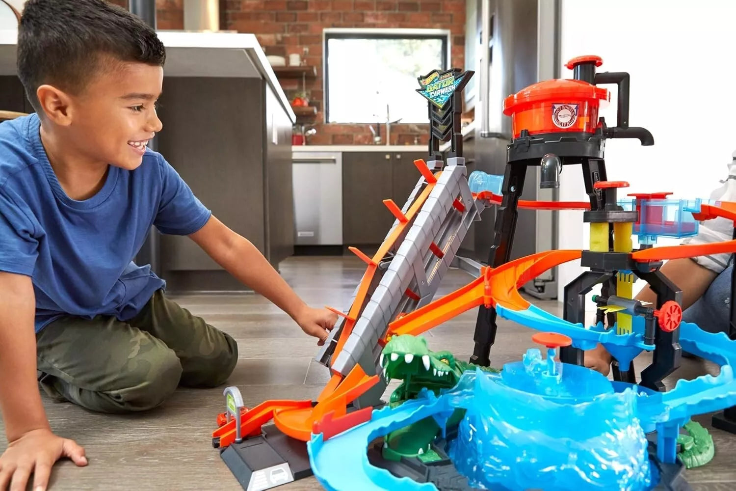 Hot Wheels City Car Wash and Giant Gator FTB67 thumbnail